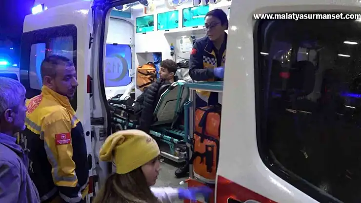 Yolda yürüyen şahsı bıçaklayıp kayıplara karıştılar