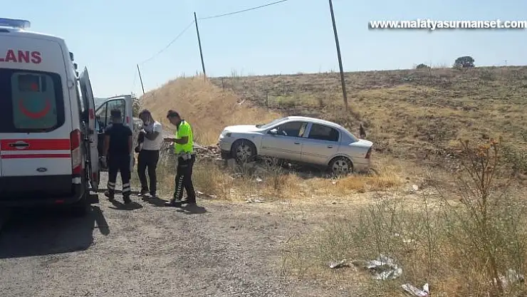 Yoldan çıkıp istinat duvarına çarptı