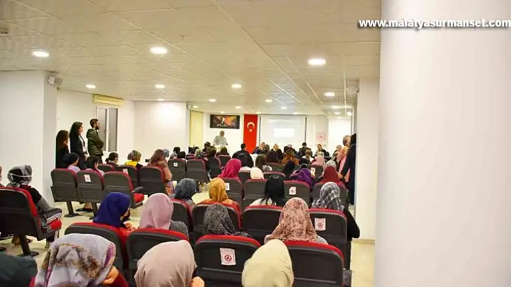 Yönetmenler ve oyuncular yurtlarda kalan öğrencilerle buluştu