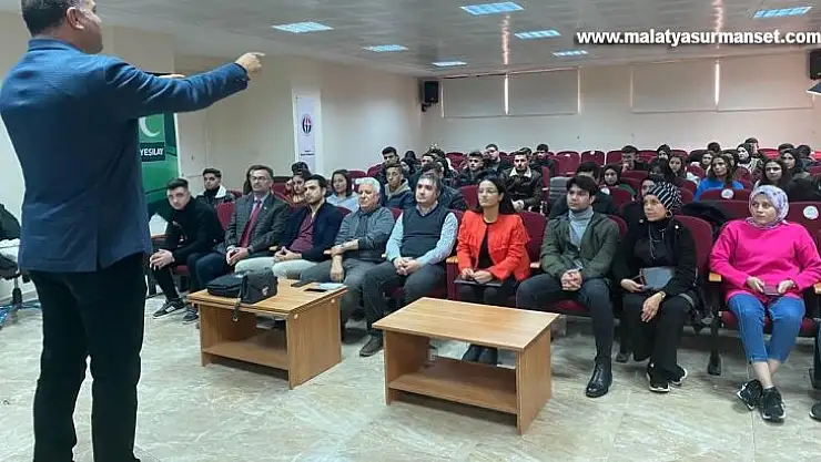 Yüksekokul öğrencilerine pazarlama ve reklam semineri