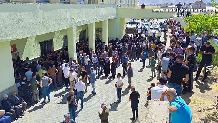 araç uçuruma yuvarlandı: 1 ölü, 1 yaralı
