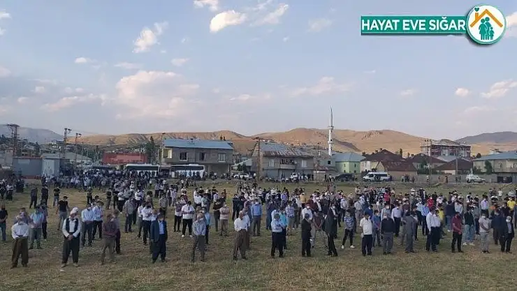 Yüksekova'daki trafik kazasında ölenler için tören düzenlendi
