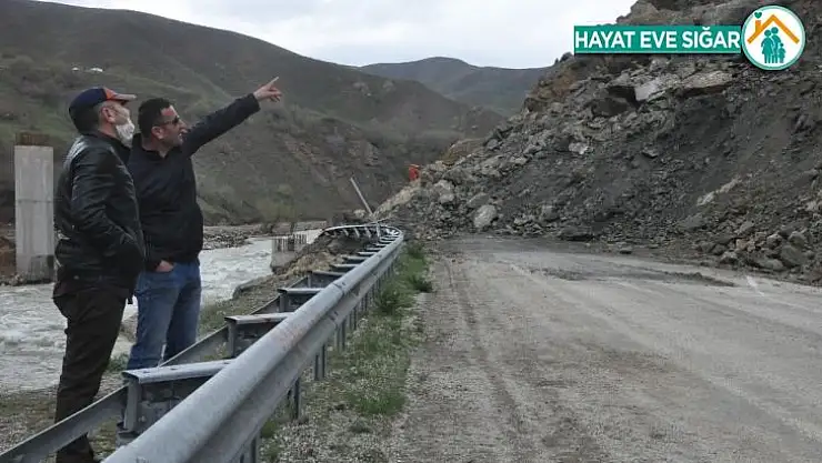 Yüksekova-Van karayolunda heyelan