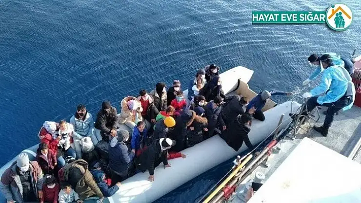 Yunan unsurları tarafından geri itilen 137 düzensiz göçmen kurtarıldı