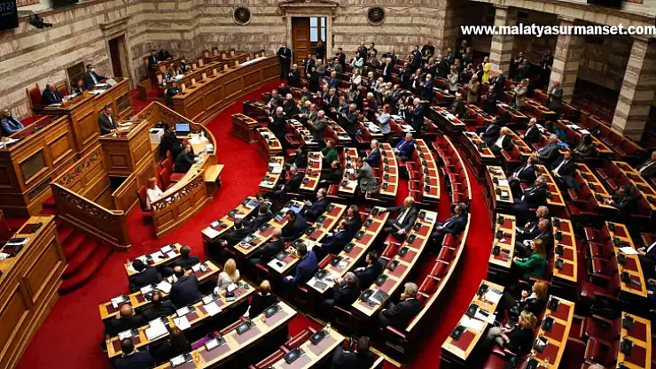 Yunanistan'da muhalefetten hükümete dinleme skandalı hakkında gensoru önergesi