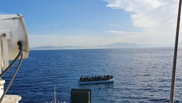 Yunanistan'ın çaresiz bıraktığı 93 göçmeni Türk sahil güvenliği kurtardı