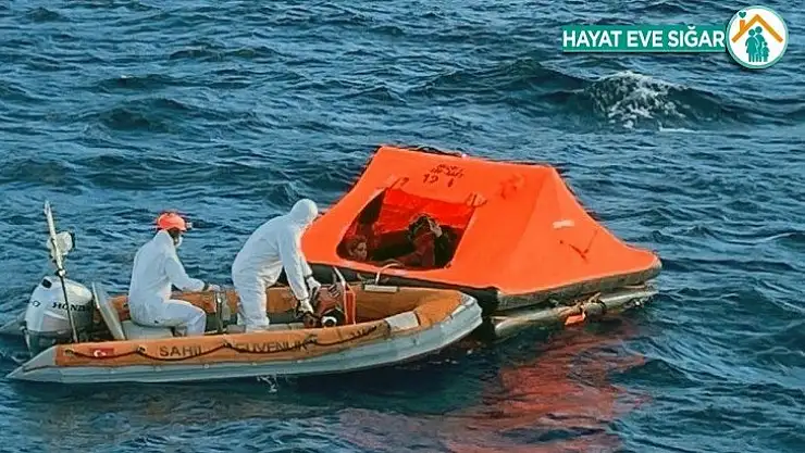 Yunanlılar tarafından Türk karasularına itilen 5 göçmen kurtarıldı