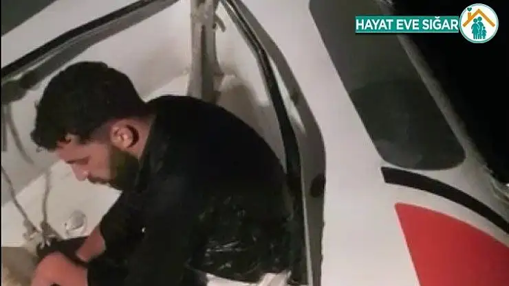 Yunanlıların ölüme terk ettiği göçmen, yüzerek karaya çıktı