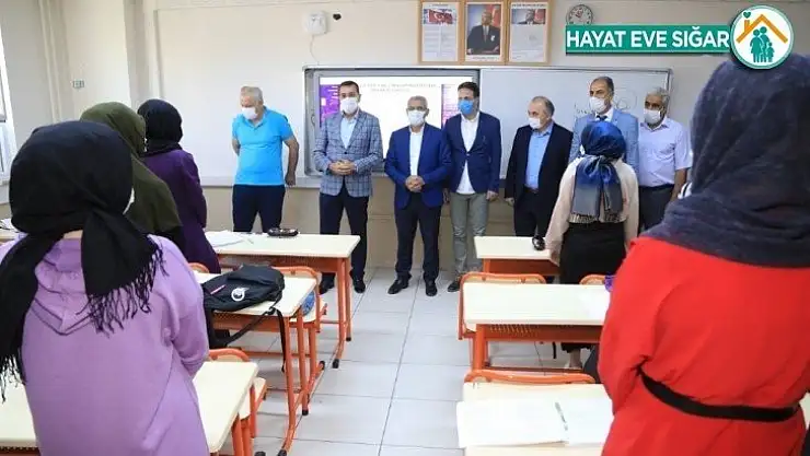 Yüz yüze eğitime başlayan öğrencilere moral ziyareti