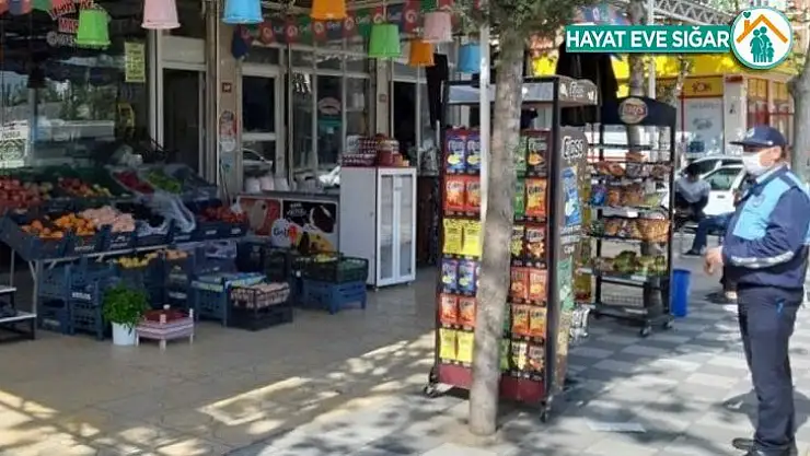 Zabıta ekipleri, kaldırımları işgal eden esnafı uyardı