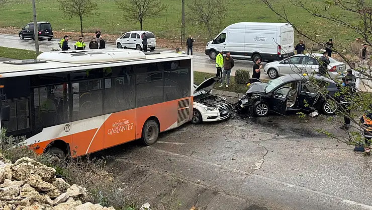 Zincirleme Trafik Kazası 12 Yaralı