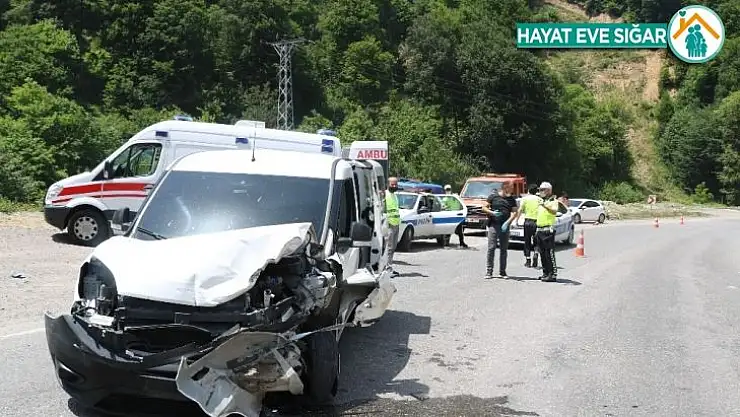 Zonguldak -Ankara karayolunda iki araç çarpıştı: 1 ölü, 4 yaralı