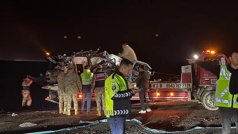 5 Araçlık Zincirleme Kazada 4 Ölü 13 Yaralı