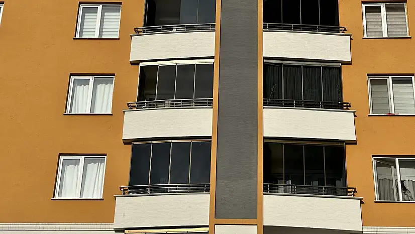 7'nci Kattaki Balkondan Düşen Genç Hayatını Kaybetti