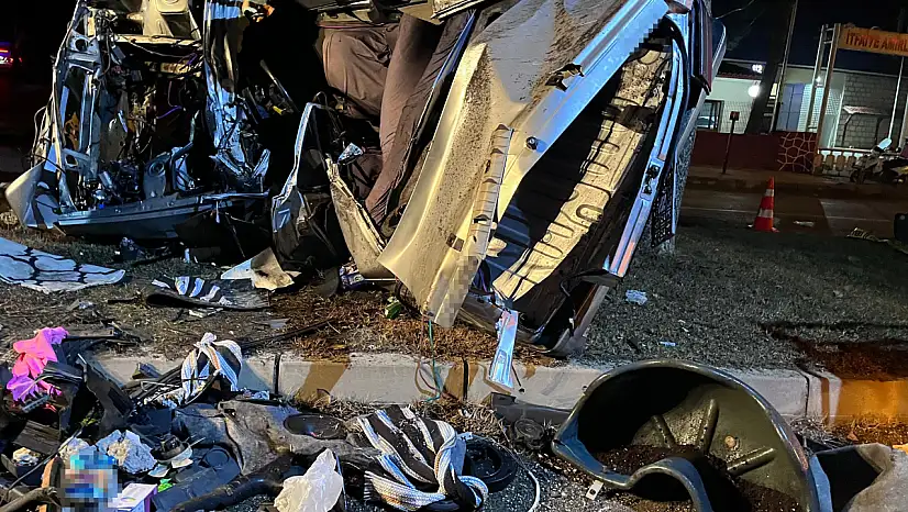 Ağaca Çarpan Otomobil Can Aldı