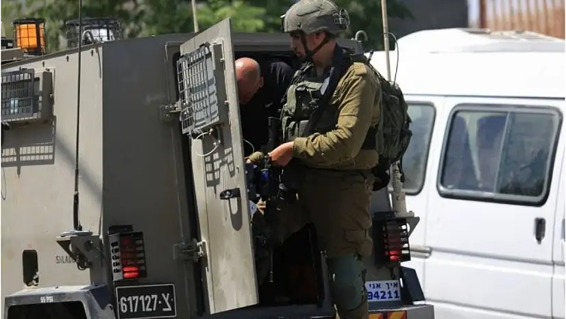 Batı Şeria'da bir gazeteci ve serbest bırakılan birçok esir alıkonuldu