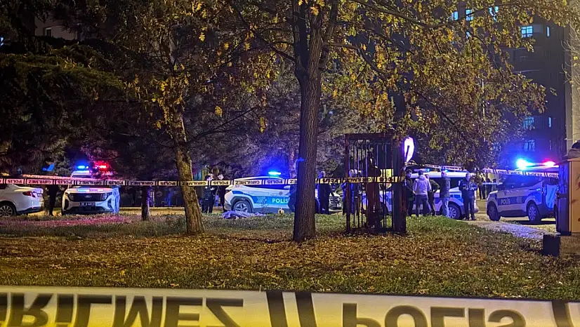 Boşanma Aşamasındaki Eşini Bıçaklayarak Öldürdü