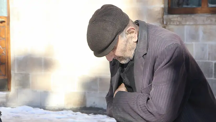 Bugün 'ki   Emekli Maaşı Ayın Ortasını Bile Göremiyor.