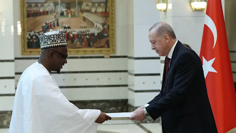 Cumhurbaşkanı Erdoğan'a 5 ülkenin büyükelçisinden güven mektubu