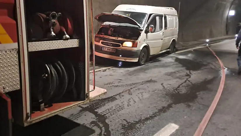 Egzozdan Çıkan Alevler Minibüsü Sardı
