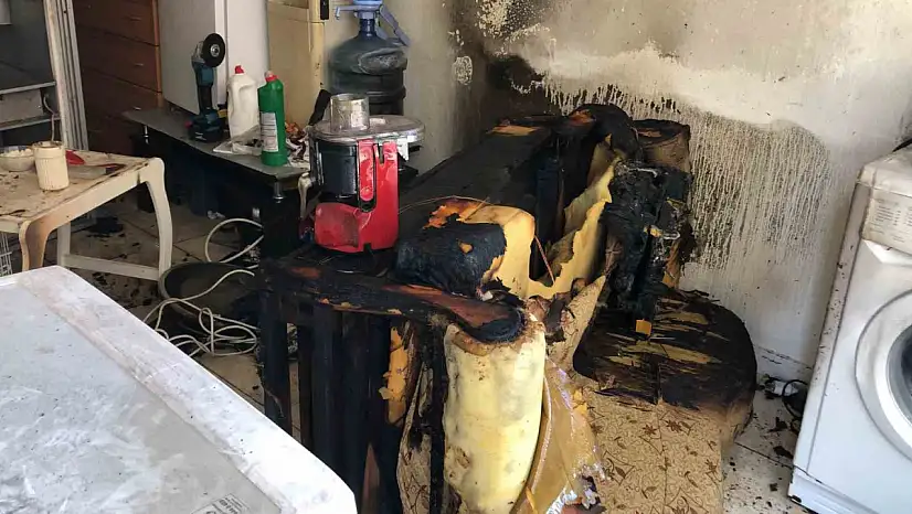 Elazığ'da depo yangını ekiplerce söndürüldü