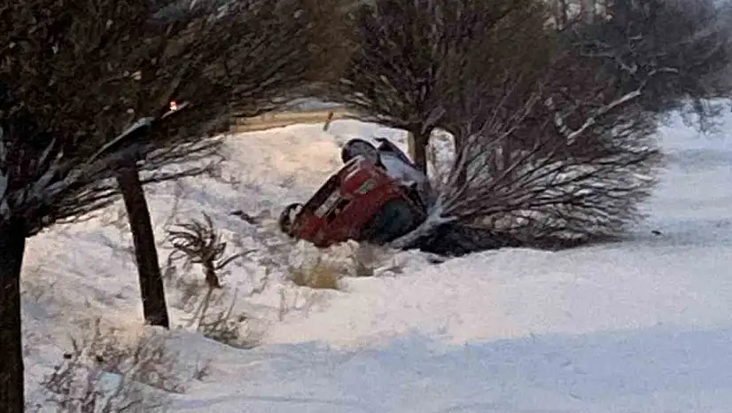 Elazığ'da otomobil devrildi
