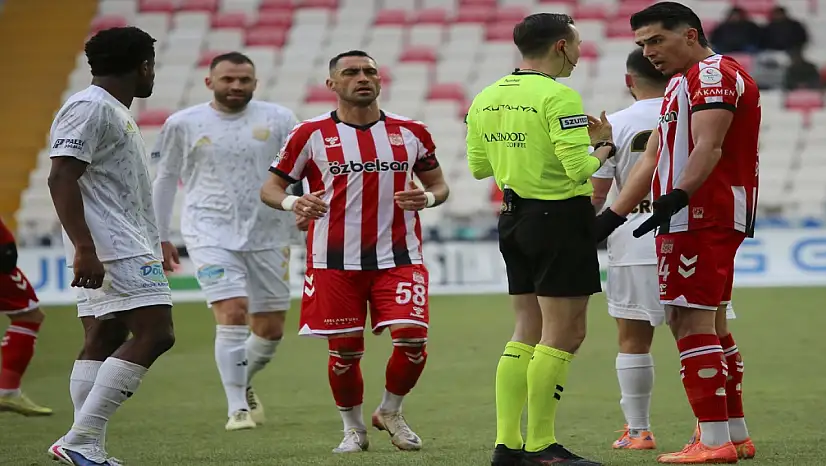 Erzurumspor FK'dan Deplasman Zaferi! Sivasspor 2-0 Mağlup