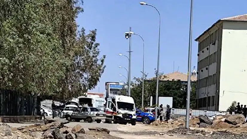 Ev Önünde Bağırdı, Ateş Açtı 2 Ölü 3 Yaralı!