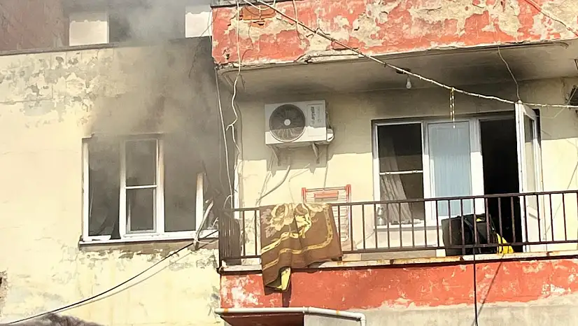 Ev Yangını: 1 Ölü 3 Yaralı