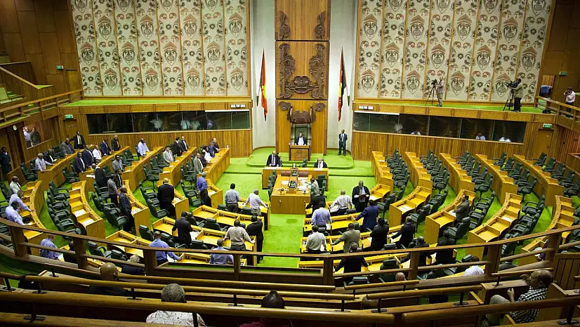 Gine'de hükümet istifa etti