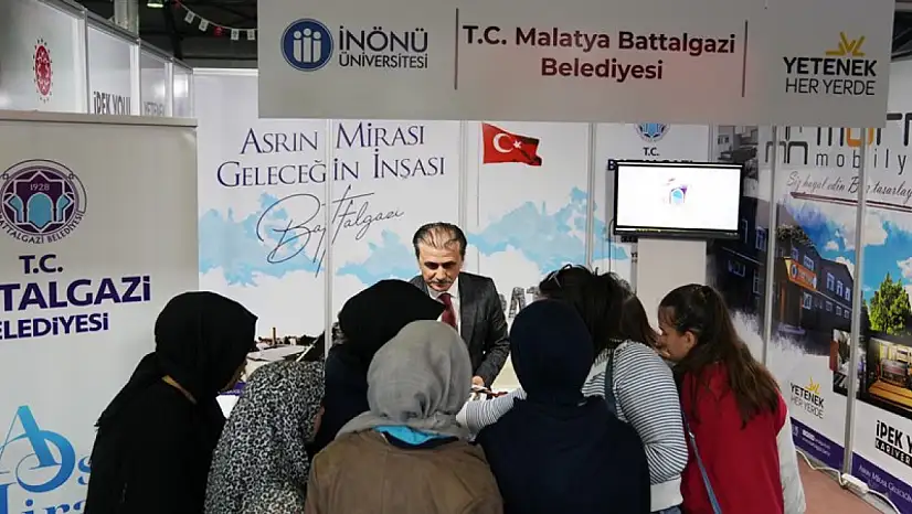 İpekyolu Kariyer Fuarı'nda Battalgazi Belediyesi Standına Yoğun İlgi