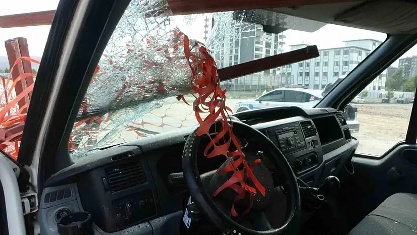 Camı Delen Demir Korkuluk Can Aldı