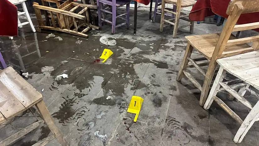 Kıraathanede bıçaklı saldırıya uğrayan amca ve yeğeni yaralandı