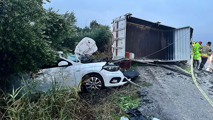 Kontrolden Çıkan Kamyonet Karşı Şeride Geçti 2 Ölü 3 Yaralı