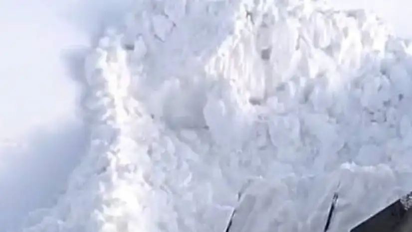 Malatya'da 1 buçuk metre karla mücadele kameralara yansıdı