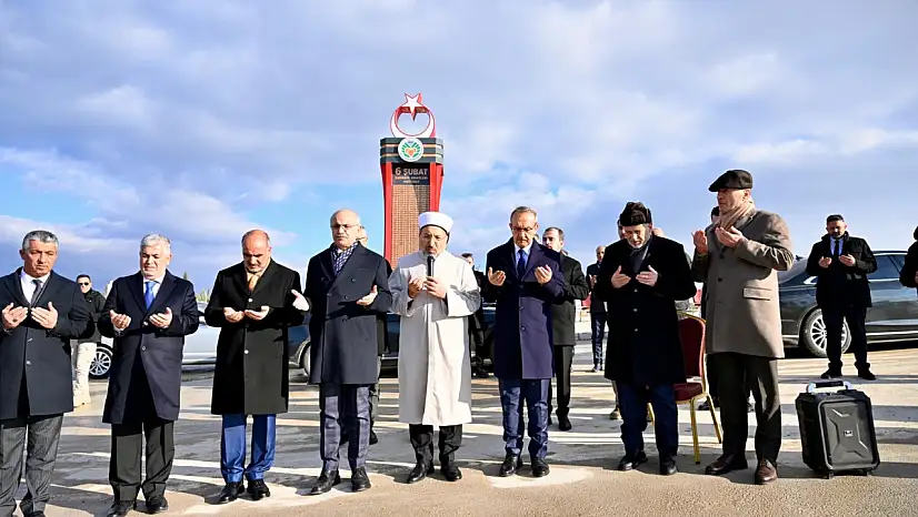 Malatya'da 6 Şubat  Deprem Şehitleri İçin El Açıldı Dualar Edildi