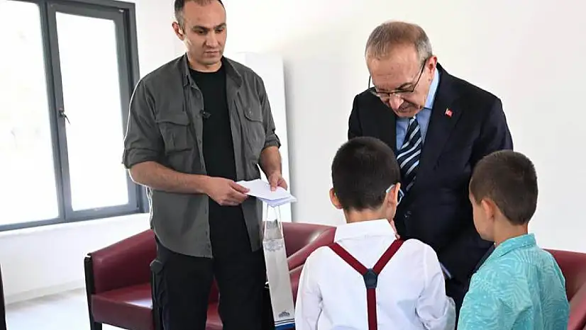 Malatya'da Bayram Coşkusu Vali Yavuz Vatandaşla Kucaklaştı