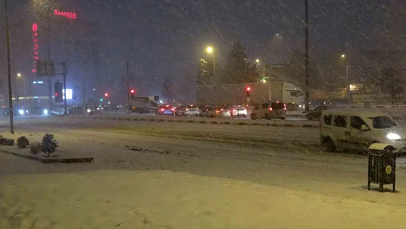 Malatya'da kar yağışı ulaşımda aksamalara yol açtı