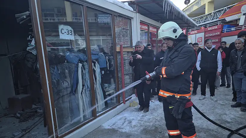 Malatya'da konteyner iş yerinde yangın