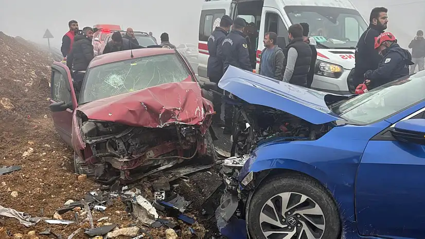 Malatya'da otomobiller kafa kafaya çarpıştı: 5 yaralı