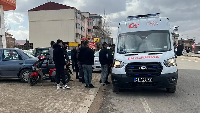 Motosiklet ile otomobil çarpıştı: 1 yaralı