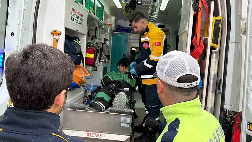 Motosikletle otomobil çarpıştı: 1 yaralı