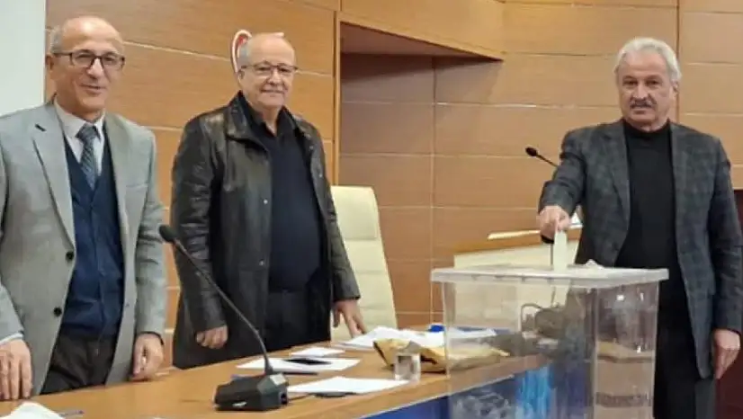 Orhan Özbek, Yeniden başkanlığa seçilerek güven tazeledi.