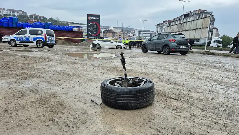 Otomobil Kazasında Genç Öğrenci Öldü 2 Kişi Yaralandı