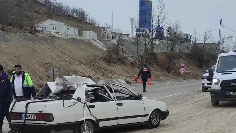 Otomobildeki 5 kişi ölümden döndü: 2 yaralı