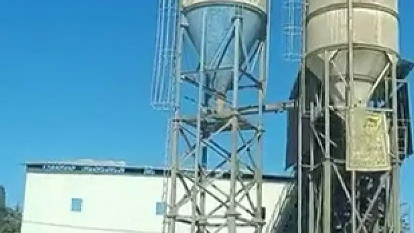 Parasını alamadığını iddia eden işçi siloya çıktı