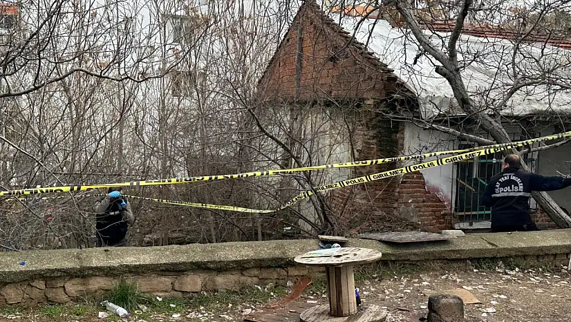 Parkta Erkek Cesedi Bulundu