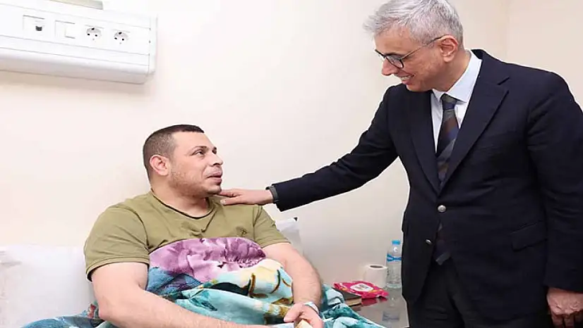 Sağlık Bakanı Memişoğlu Filistinli hastaları ziyaret etti