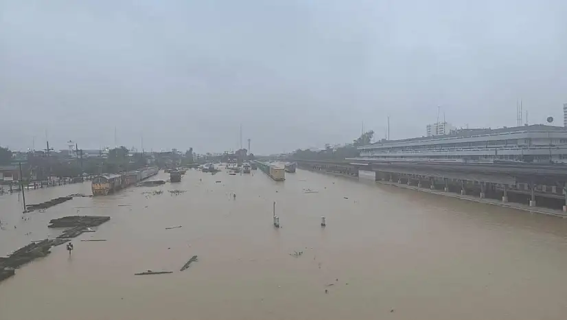 Sel Ve Toprak Kayması 18 Ölü 12 Yaralı