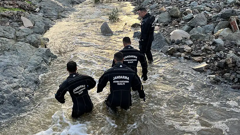 Selde sürüklenen otomobilin içinde kişi bulunamadı